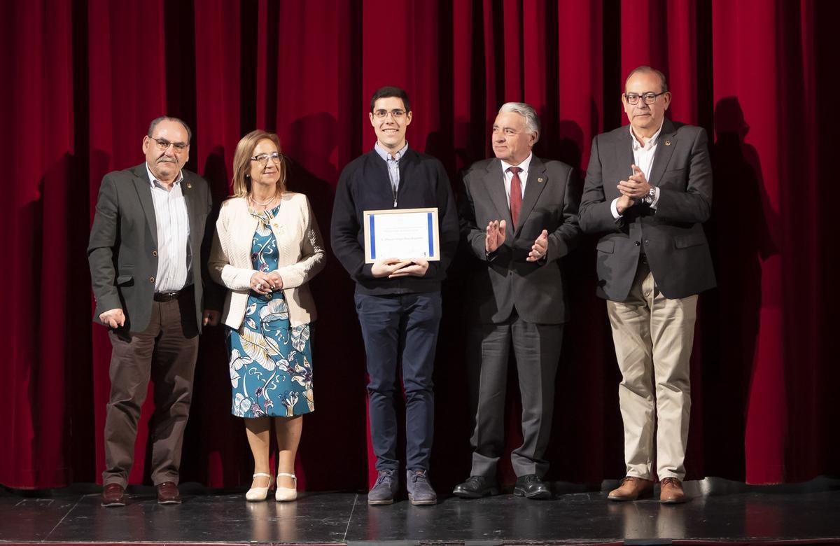 EMILI RIPOLL (president JMGSSG); JUANA NAVARRO (padrina Setmana Santa); MIGUEL ANGEL RUIZ RISUEÑO (guanyador Premi Públic); JOAQUIN BARBER (president de Foment d’AIC); MIGUEL ÀNGEL PICORNELL (regidor delegat Setmana Santa)