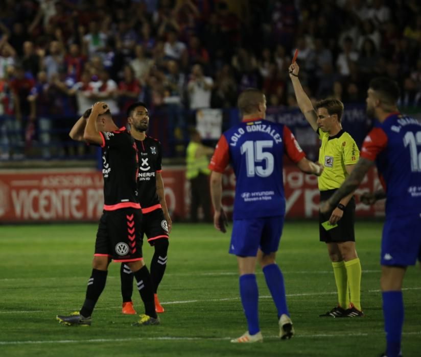 El CD Tenerife al borde del abismo tras perder ante el Extremadura