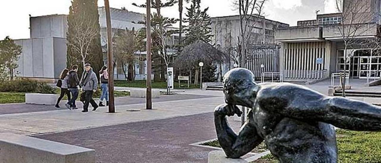 Facultad de FilosofÃ­a en el campus de la Universitat de les Illes Balears.