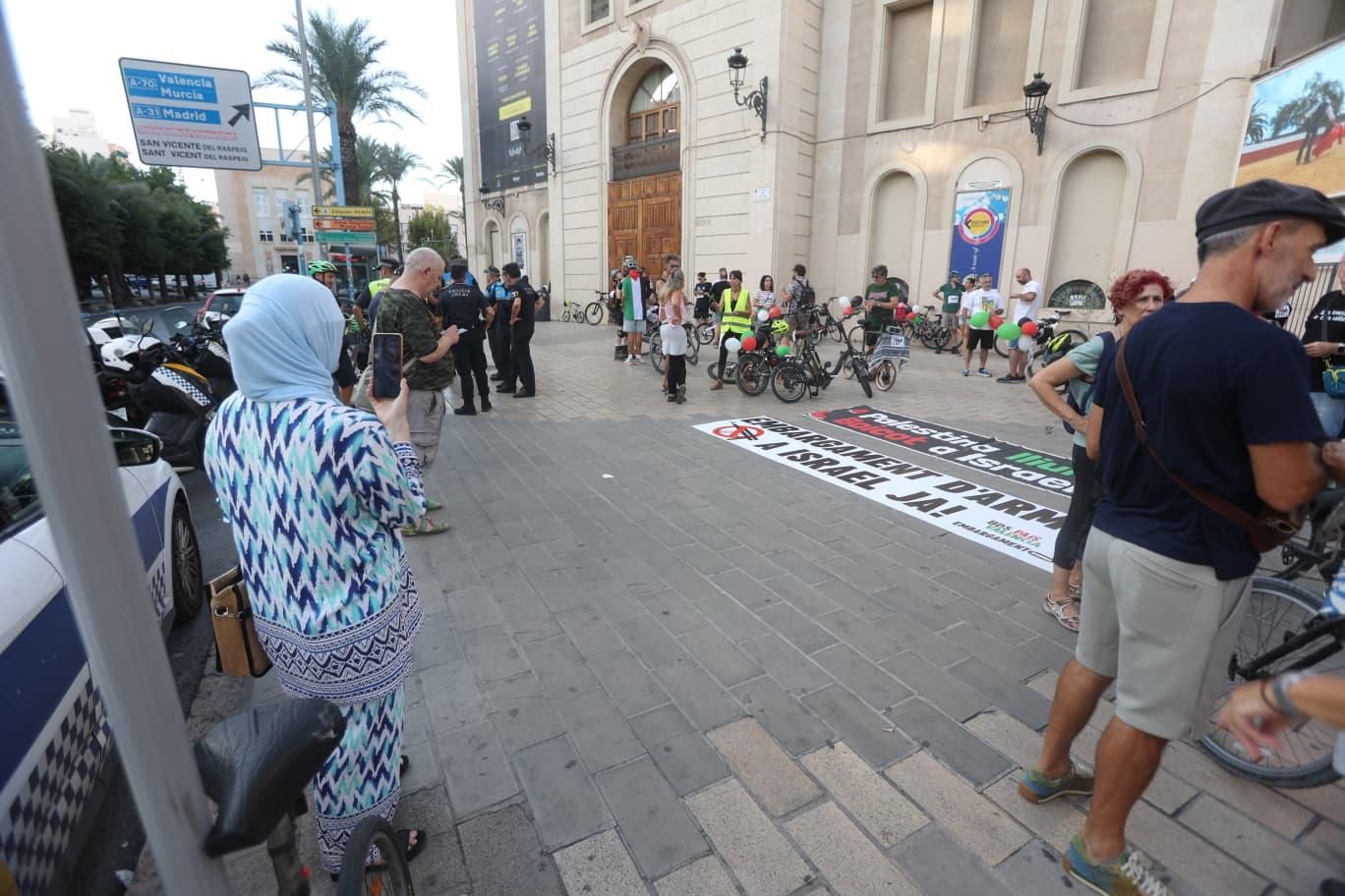 La revuelta ciclista en Alicante por Palestina, en imágenes