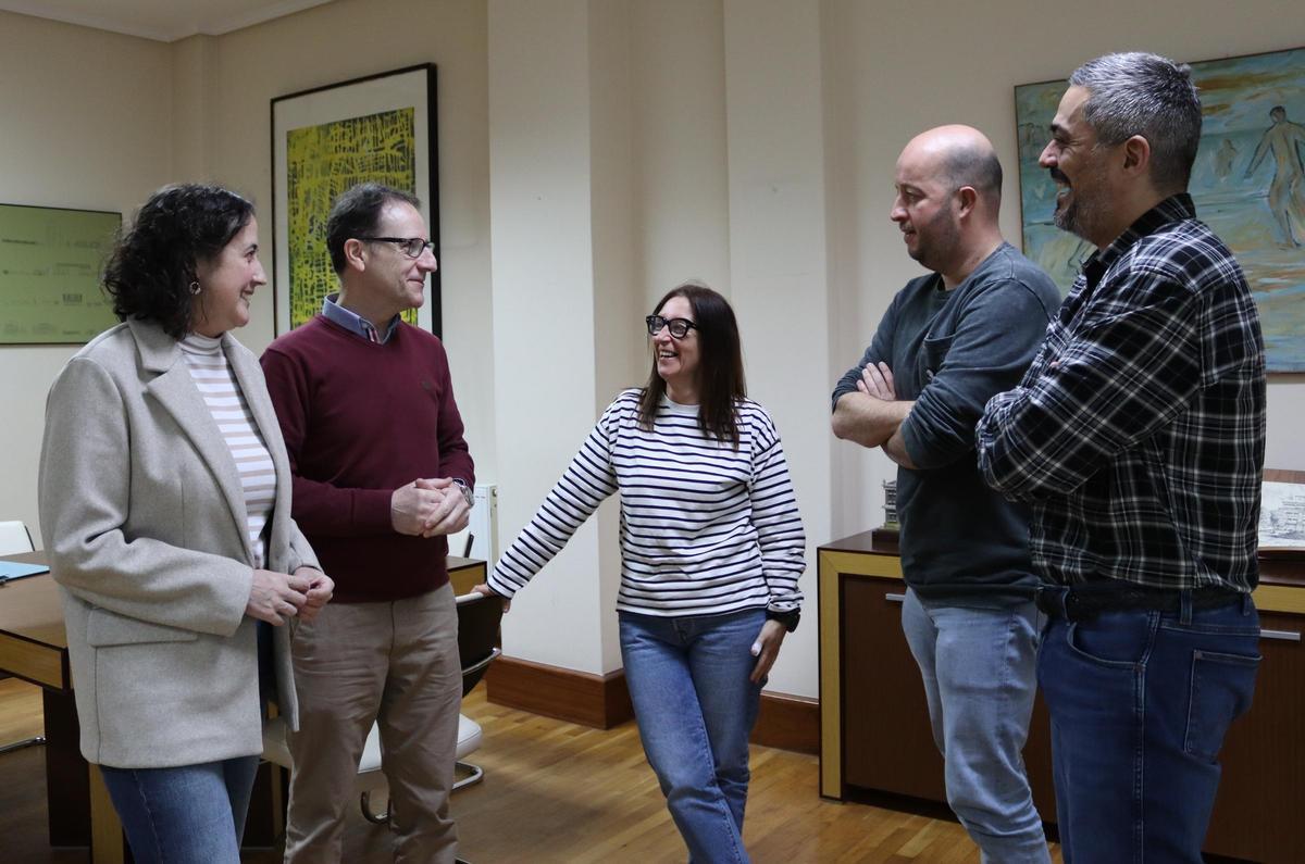 Beatriz Gallego, esquerda, Mauricio Martínez, Maica Ures, Iván Andrade e Daniel Pérez.