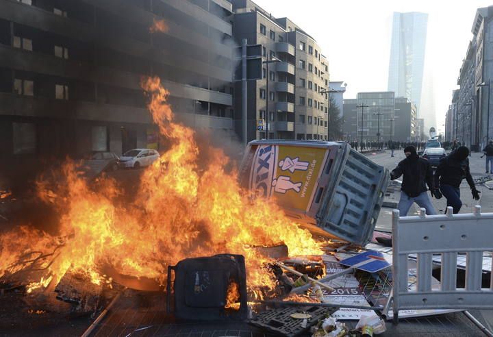 PROTESTA DE BLOCKUPY ANTE LA SEDE DEL BCE