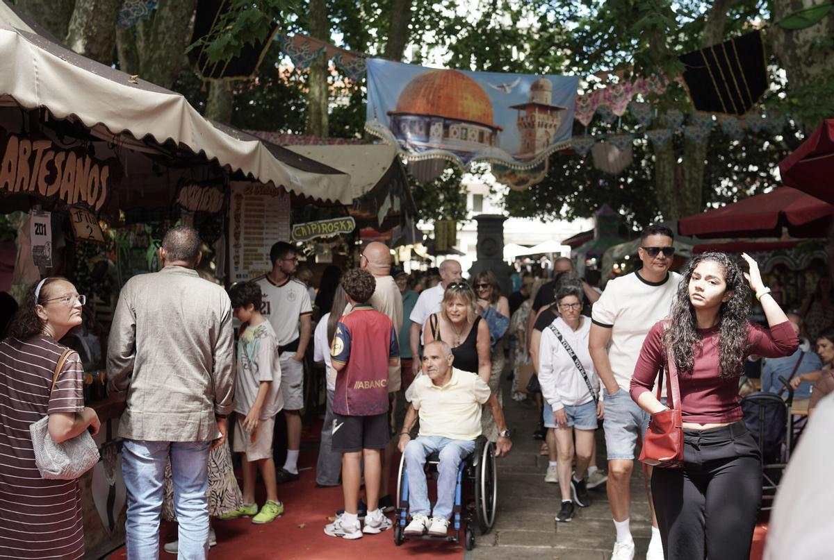 Cientos de personas volvieron a recorrer las calles de la Ciudad Vieja para disfrutar de un evento ya consolidado en el calendario veraniego coruñés.