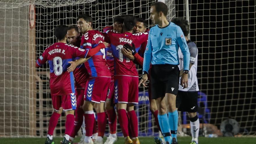 Nino y Rigoni firman un trabajado triunfo del Elche en Copa en Buñol (1-2)