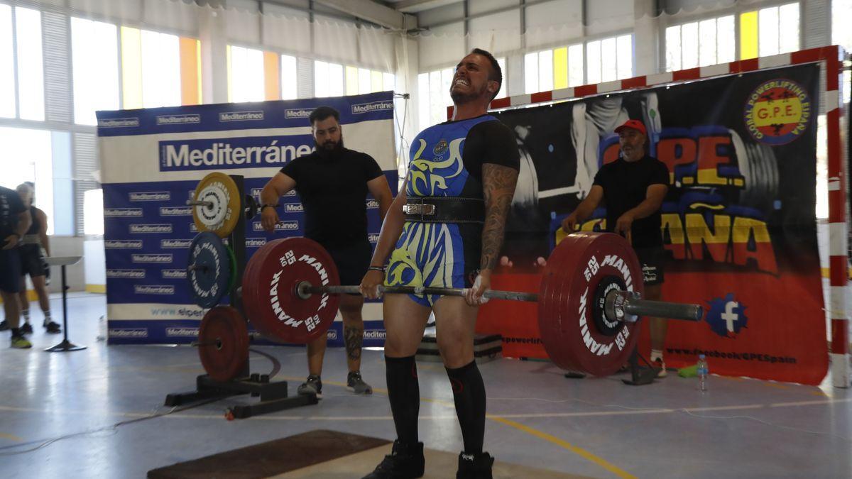 Javier Simarro Llorens fue capaz de levantar a pulso casi tres veces su peso para hacer historia en el powerlifting español.