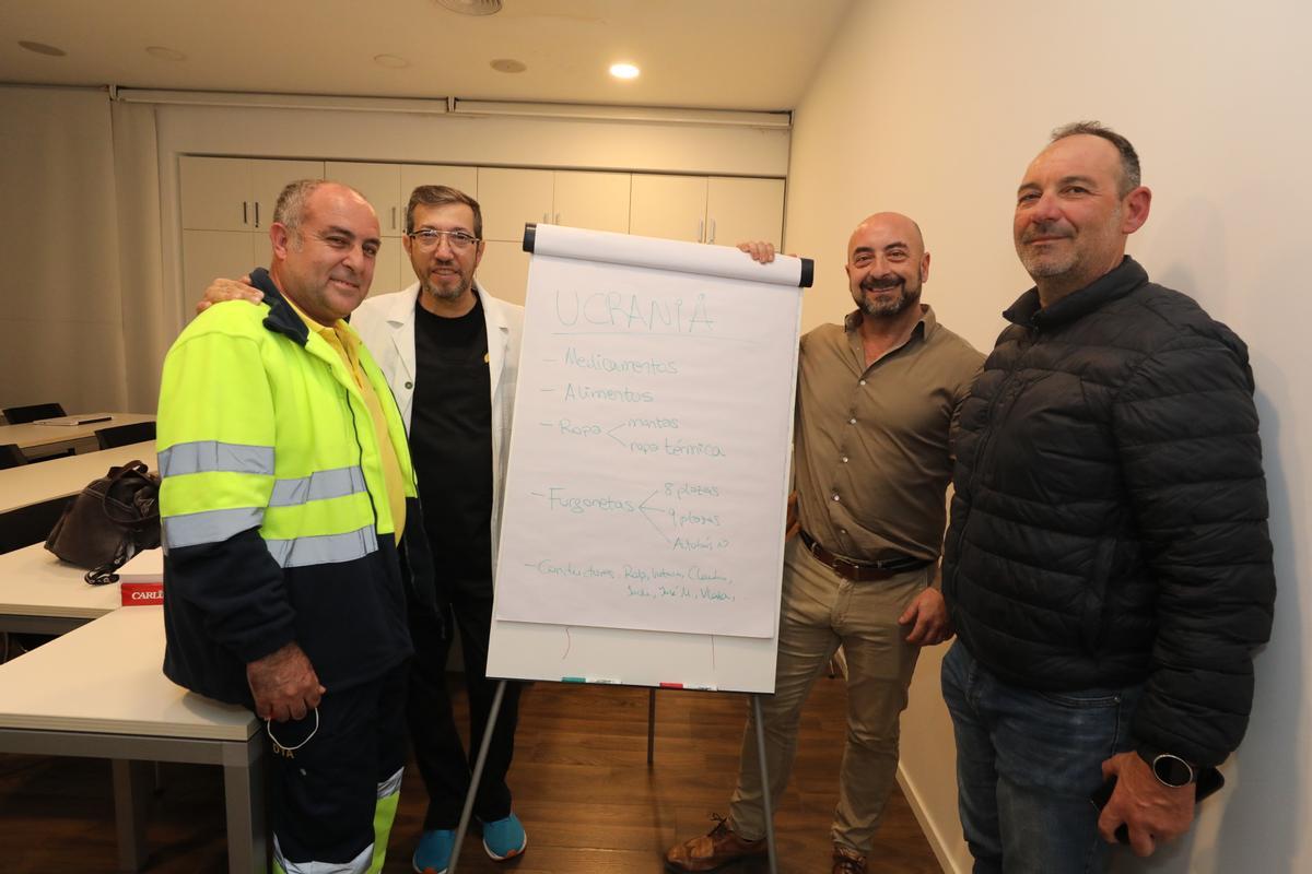 Reunión este lunes para la iniciativa impulsada por Claudio Gioia y Rafael Paredes, ambos en el centro, junto a Antonio Tarí (DYA) y el colaborador Alexander