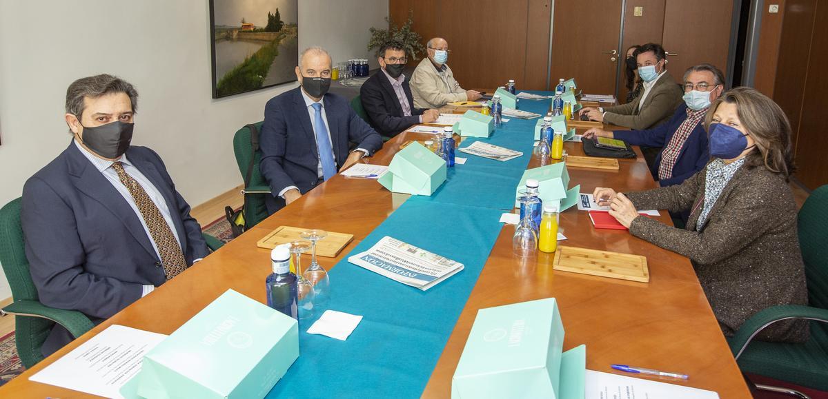 El desayuno-coloquio tuvo lugar el pasado jueves en el periódico INFORMACIÓN.