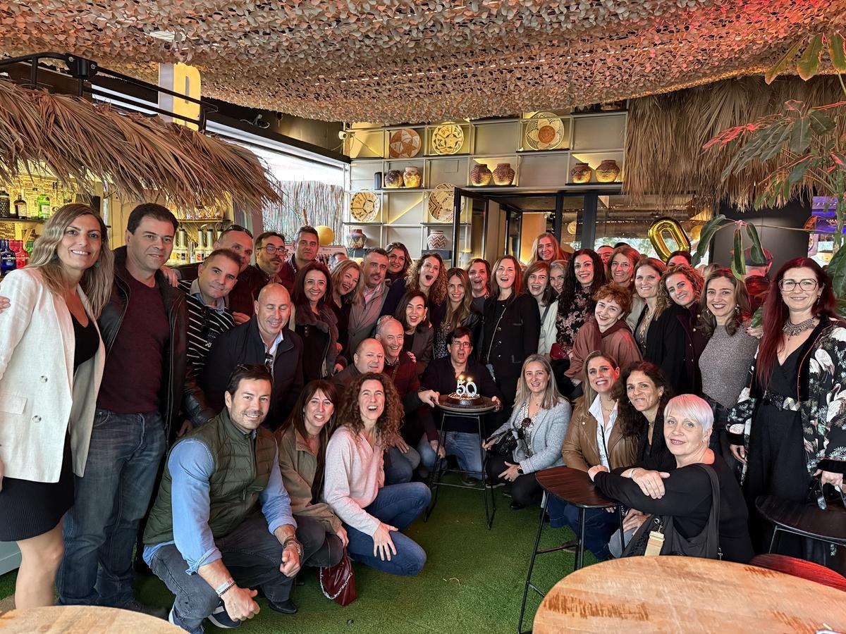 Celebración del treintaitres aniversario de la promoción de alumnos nacidos en 1976 del colegio Jesús-María Vistahermosa