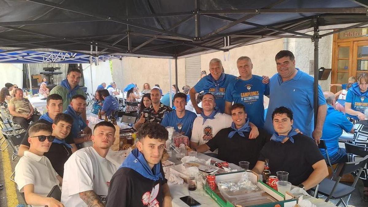 Celebración del ascenso del Cornellana