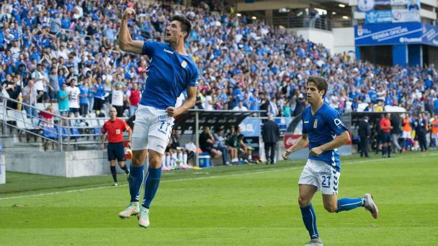 Borja Valle celebra un gol en el Tartiere en un partido de esta temporada con el Oviedo.
