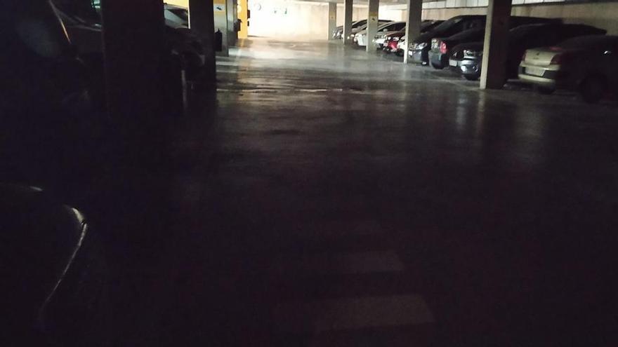 Sin luz la tercera planta del parking del puente Trujillo de Plasencia