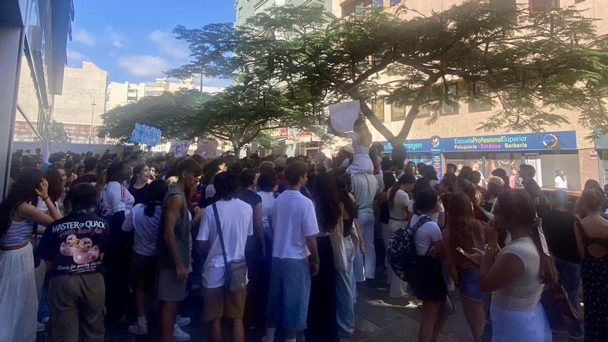 La mitad del alumnado de Canarias secunda la huelga general por los cambios de la PAU
