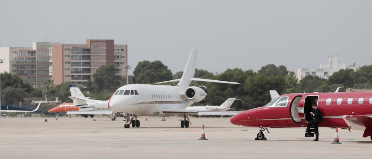 'Jets' aparcados en el aeropuerto de Palma el verano pasado.