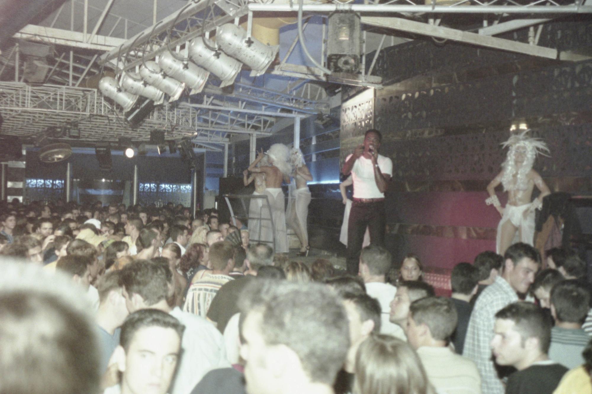 Discoteca Bananas en los 90. ¿Conoces a alguien?