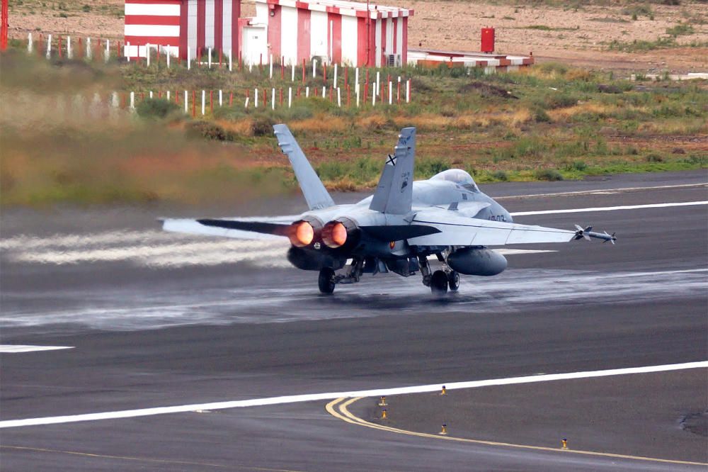 Maniobras de aviones del Ejército del Aire en Canarias