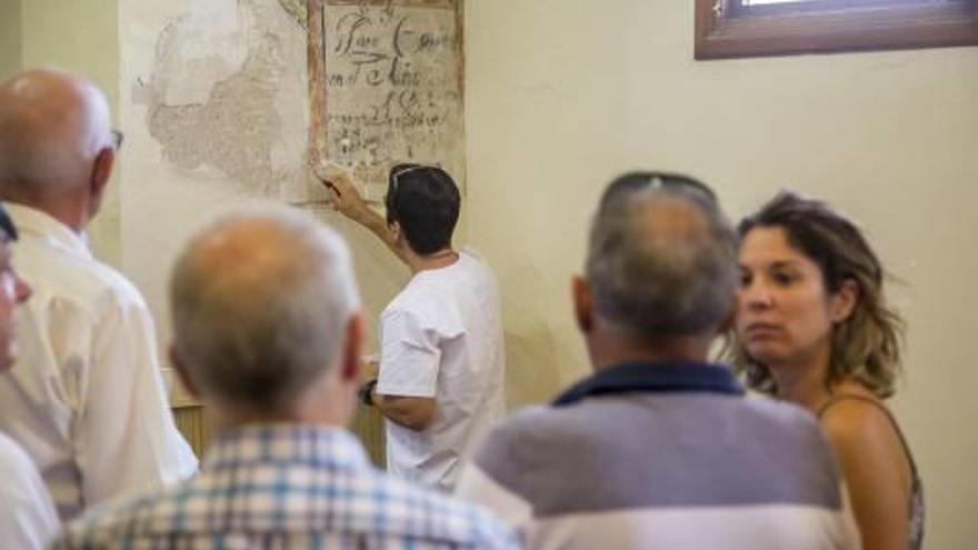 L&#039;Alfàs muestra en directo la restauración de  una pintura centenaria