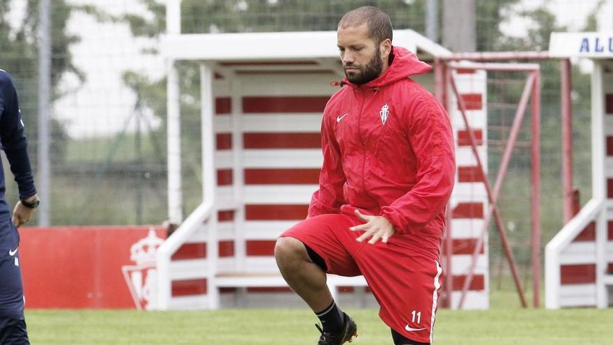 Lora e Isma López, titulares ante el Valladolid