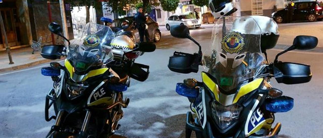 La Unidad de Motos de la Policía Local de Elda durante un control.