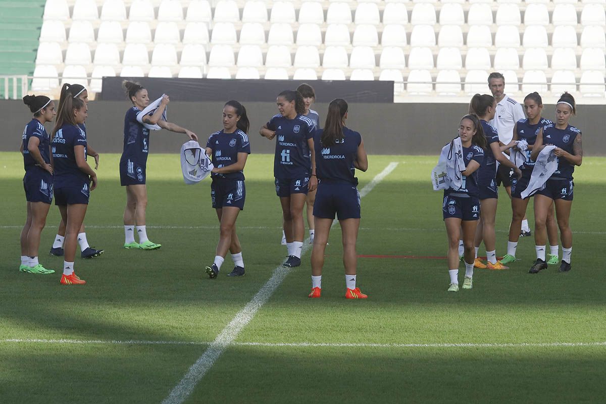 Las imágenes del entrenamiento del la selección española femenina de fútbol en El Árcangel