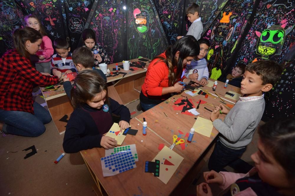 Los niños juegan en el Mercado en Pontevedra