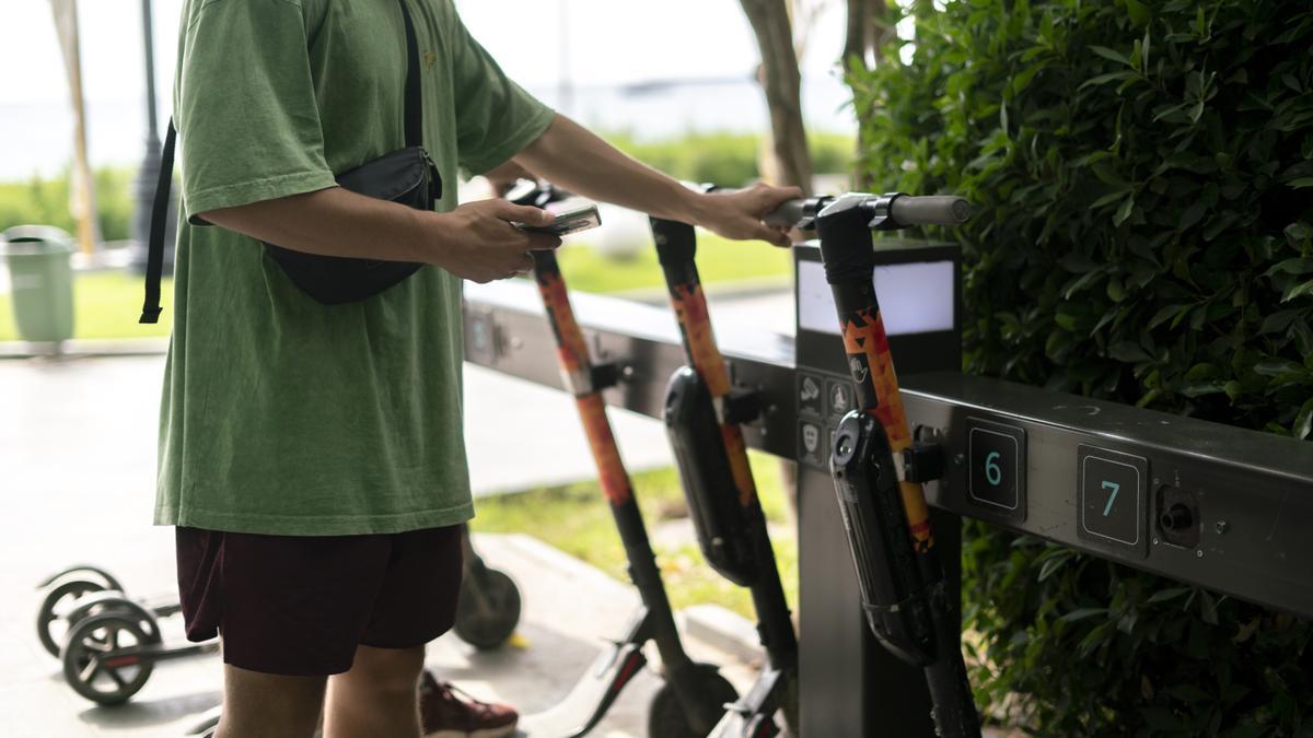 Se impartirá un innovador taller de conducción de patinetes eléctricos.