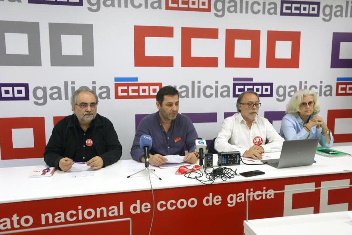 Los portavoces de sanidad de la CIG, CCOO, UGT y Satse valoraron ayer el acuerdo con Sanidade. |  // X. A.