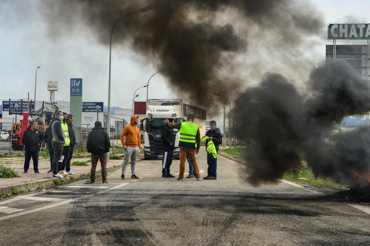 Piquete camioneros en el poligono de Plasencia.