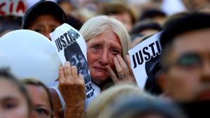 Una mujer llora durante una de las manifestaciones pidiendo justicia por el asesinato de Fernando Báez.