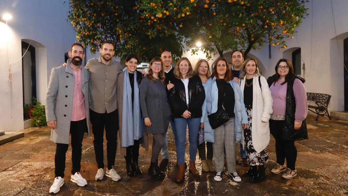 Natalia Pérez (centro), nueva presidenta del Colegio de Enfermería de Córdoba, junto al resto de su equipo.