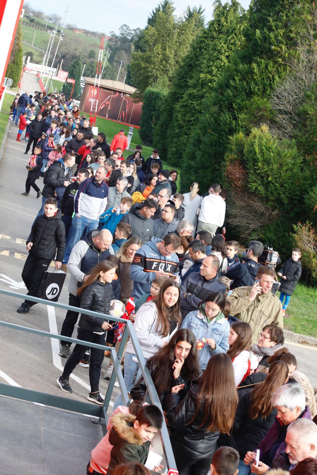 En imágenes: Así fue el encuentro entre aficionados y jugadores del Sporting