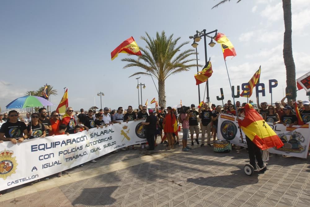 Protesta de Policías y guardias civiles en València