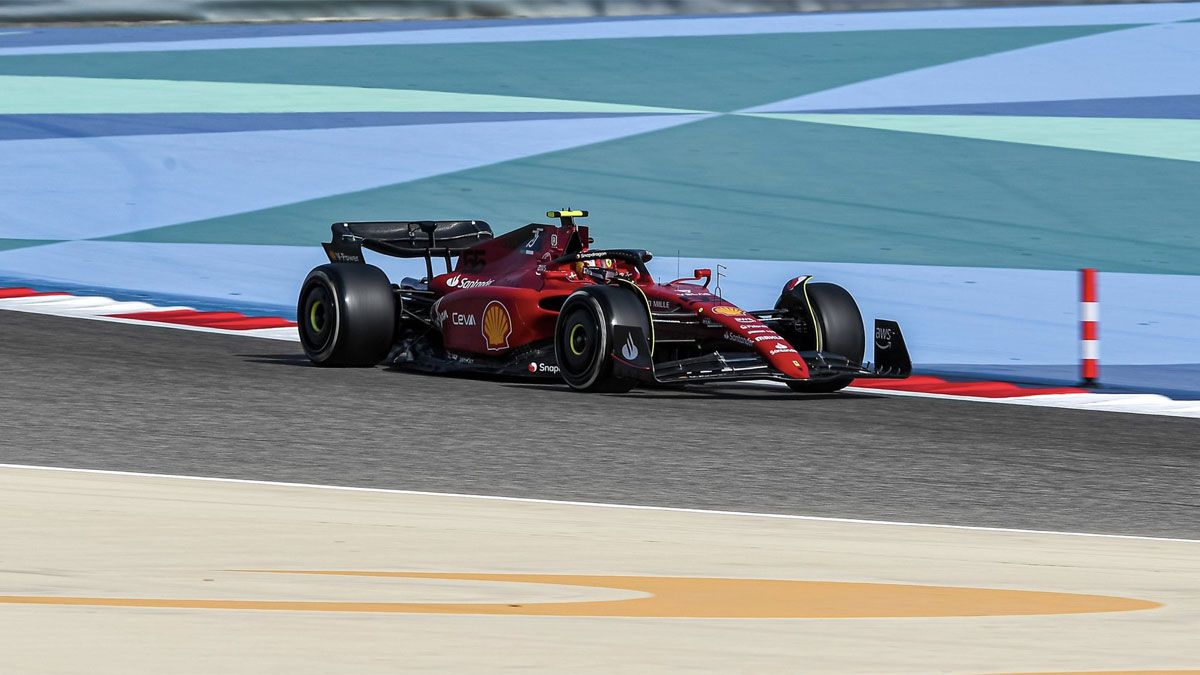 Carlos Sainz, al volante del Ferrari en los primeros libres del GP de Bahrein