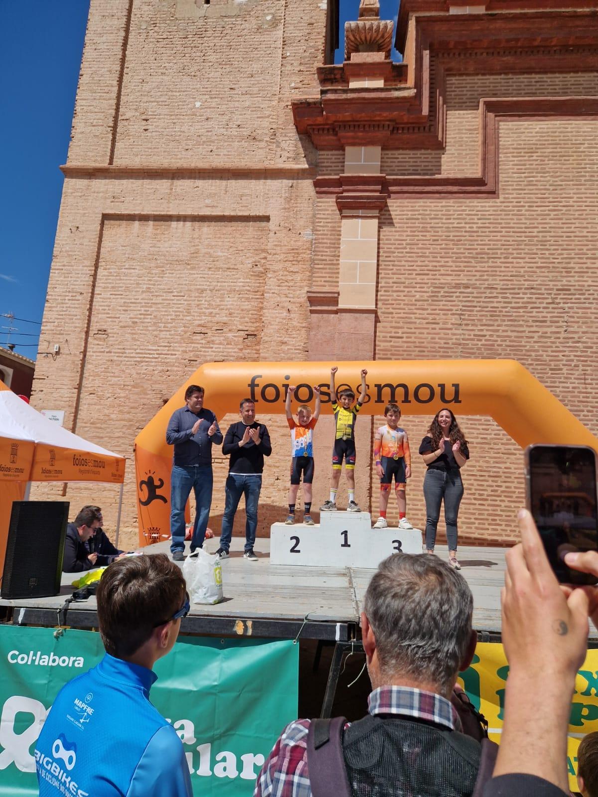 Ciclista de Ontinyent en el podio del I Gran Premi Escoles de Foios.
