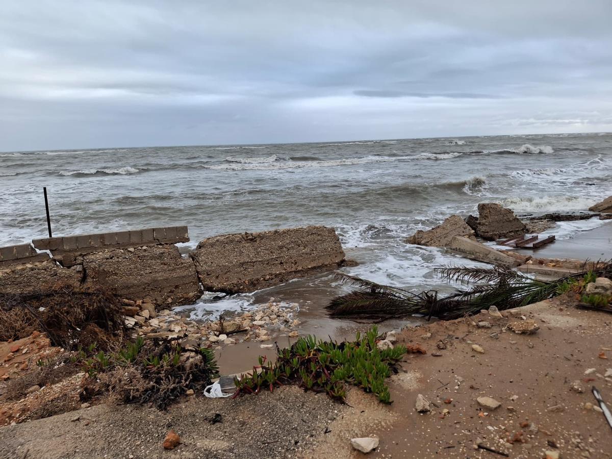 El estropicio del temporal Harry en las playas de Dénia y Xàbia (imágenes)