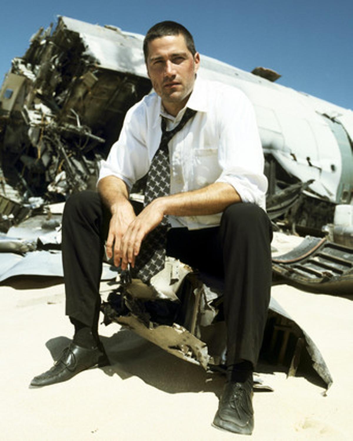 Matthew Fox interpreta al doctor Jack Shephard, un cirujano medular que se convertirá en el líder de facto de los supervivientes del vuelo Oceanic 815.