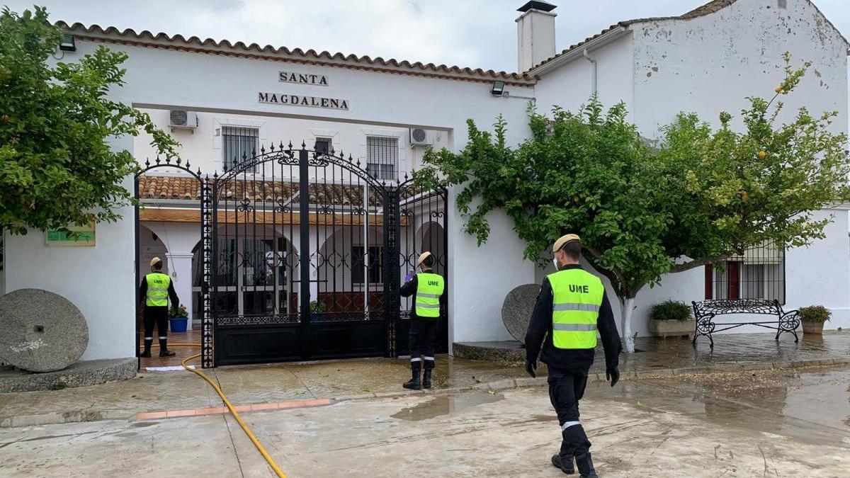 Coronavirus en Córdoba: la UME realiza labores de desinfección en varios espacios públicos