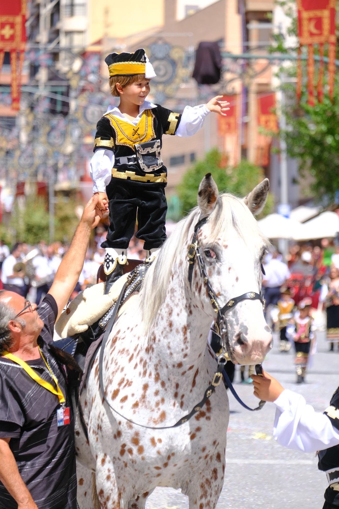 Así ha sido el desfile de La Esperanza de los Moros y Cristianos de Villena