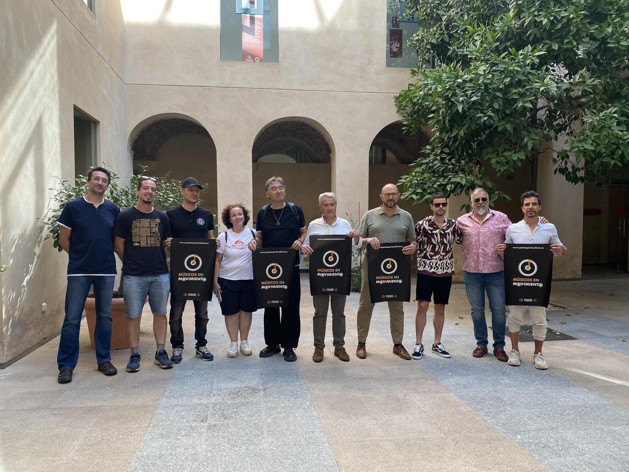 Organizadores, músicos y representantes del festival 'Músicos en Movimiento'.