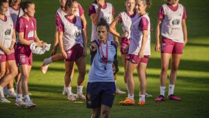 Montse Tomé, seleccionadora española femenina, en un entrenamiento