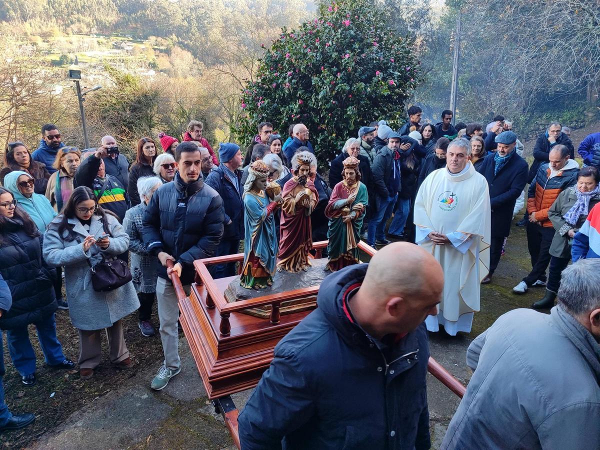 La Romaría de Santos Reis en Bueu, en la capilla diseñada por Urbano Lugrís