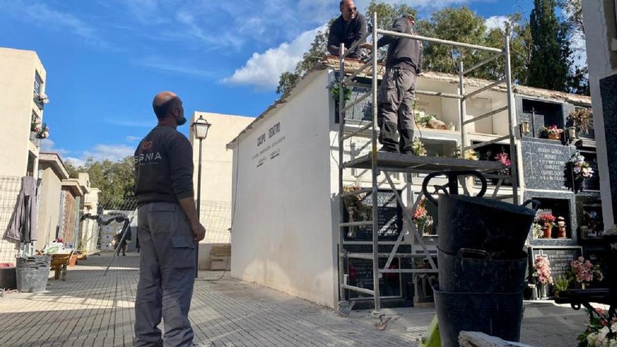 El colapso del cementerio de El Campello obliga a familiares a incinerar a fallecidos o exhumar a otros