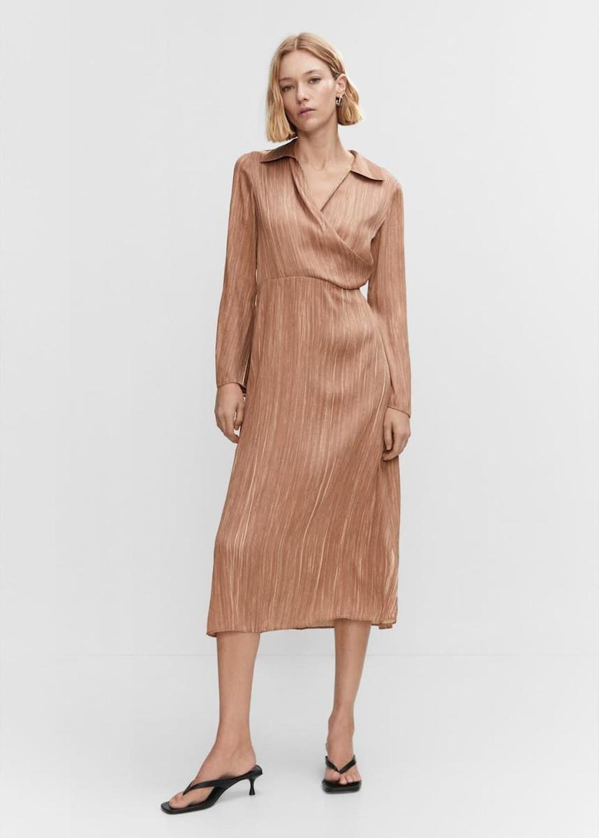 Vestido de fiesta de manga larga estilo camisero y tejido satinado de Mango
