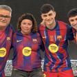Pedri junto a su familia