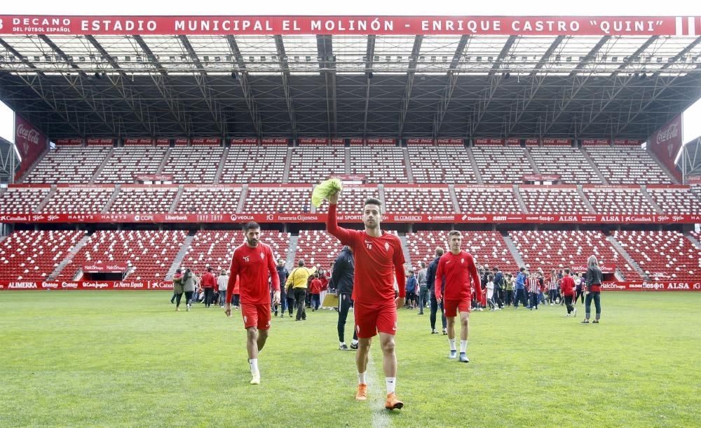 Entrenamiento del Sporting en El Molinón.