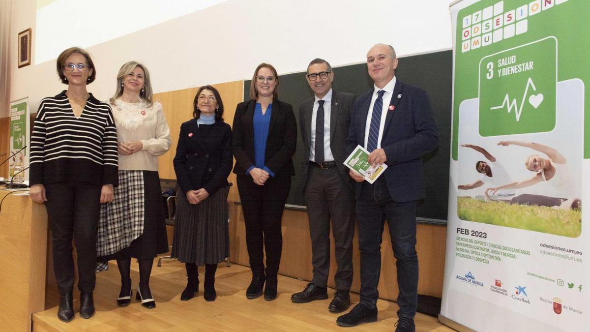 Imagen Inmaculada Serrano, Olga García, Paloma Sobrado, Isabel Franco, José Luján y Longinos Marín, en el acto de inauguración de las actividades del mes de febrero (42802751)