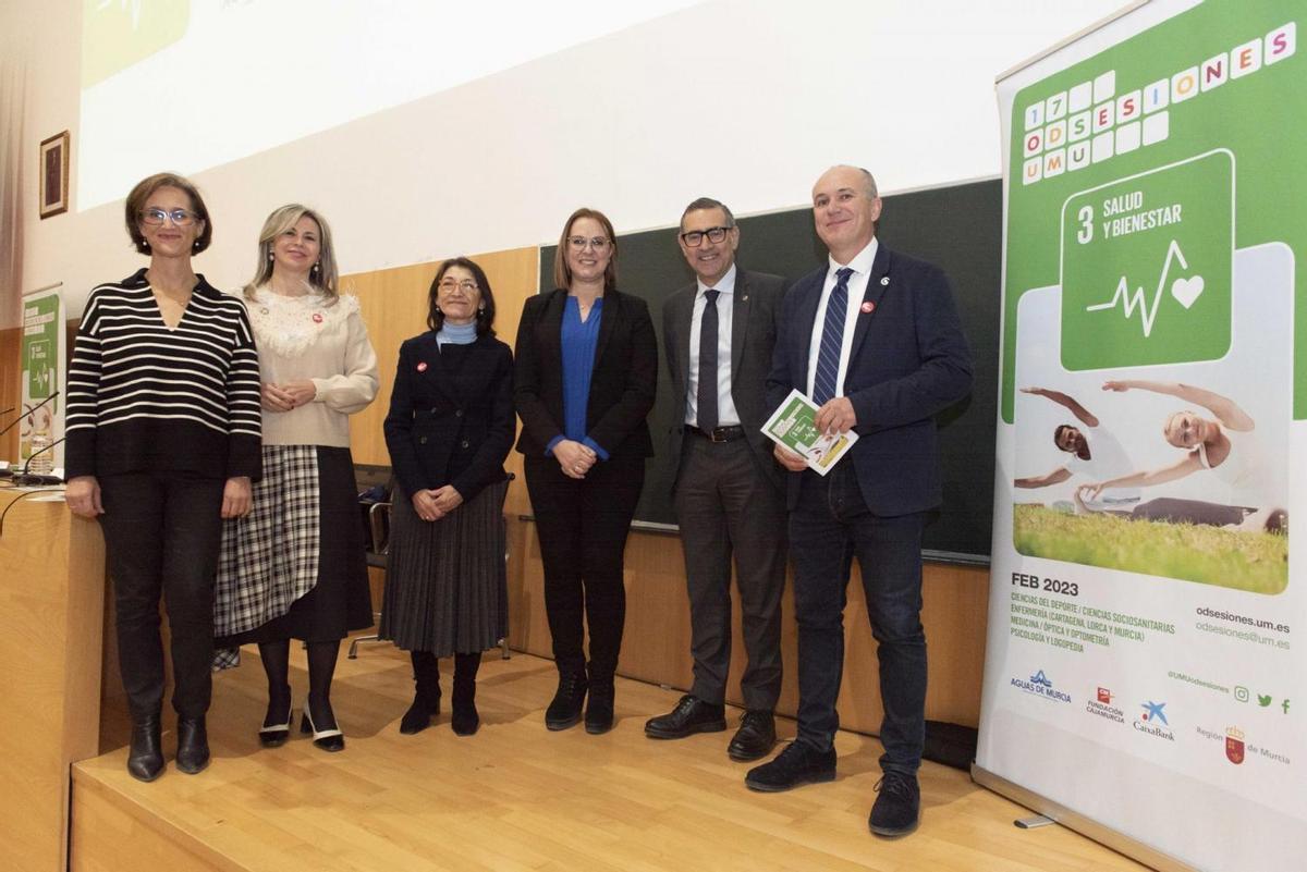 Imagen Inmaculada Serrano, Olga García, Paloma Sobrado, Isabel Franco, José Luján y Longinos Marín, en el acto de inauguración de las actividades del mes de febrero (42802751)