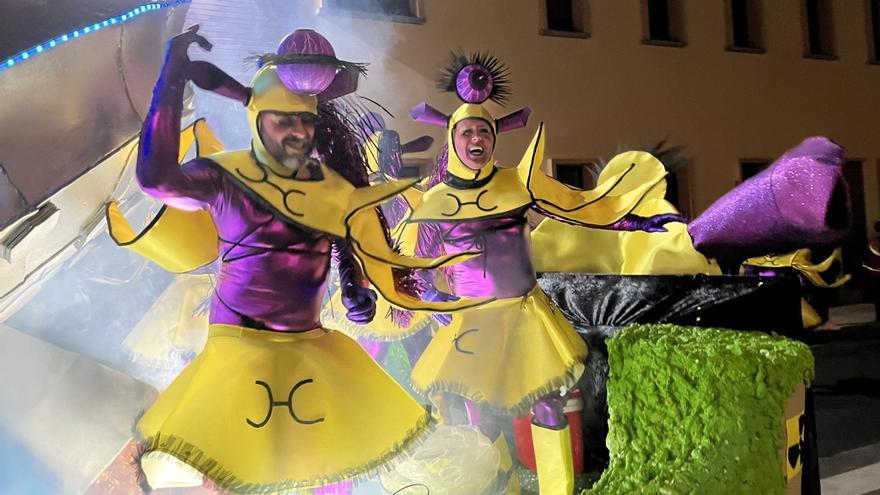 &quot;Los Torienígenas&quot;, de Ribadesella, y &quot;Cambalaya&quot;, de Posada, arrasan en el carnaval riosellano