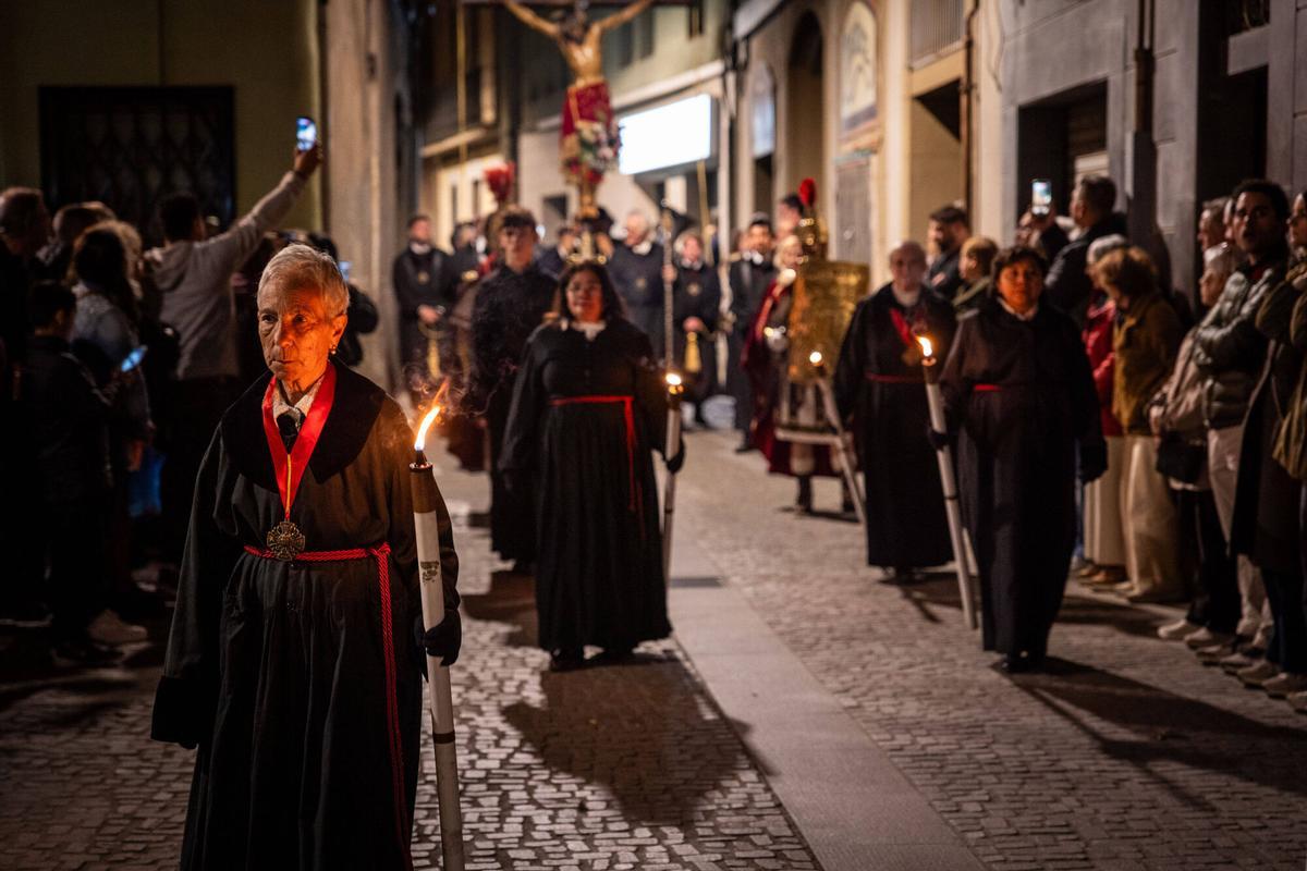 L’expectació per la Processó del Divendres Sant desborda el carrer