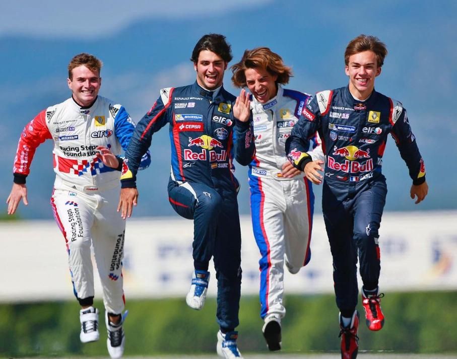 ¿Quién es el castellonense que apoya a Carlos Sainz Jr?