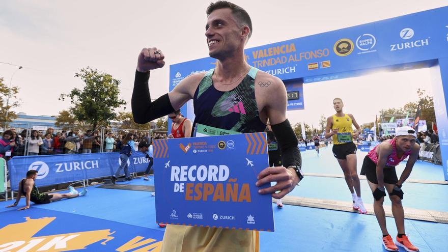 Unas molestias impiden a Carlos Mayo correr en el Maratón de Valencia